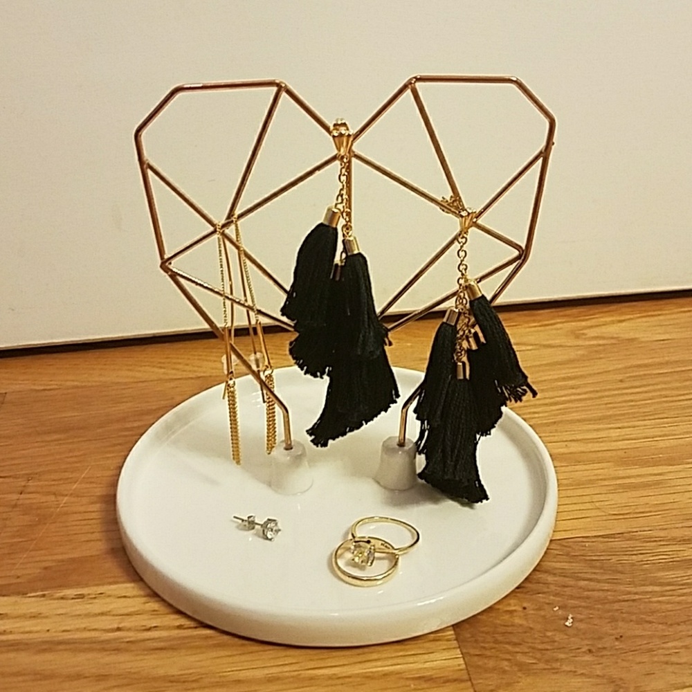 Wire heart ceramic jewelry holder